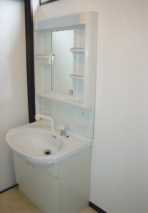 Wash basin, toilet. Wash room of Chiyotto spread