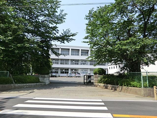 Junior high school. Nagareyama until municipal Yagi Junior High School 1800m