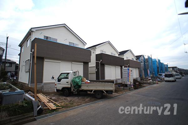 Local photos, including front road. Local (12 May 2013) Shooting