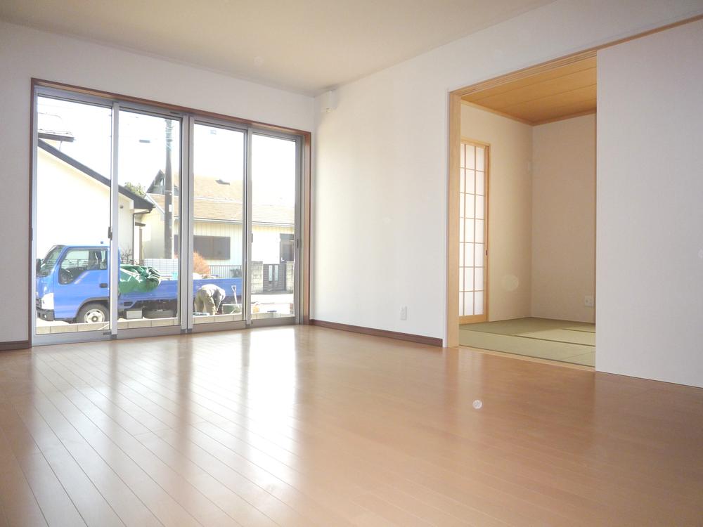 Same specifications photos (living)