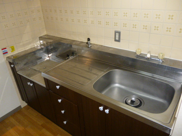 Kitchen. With hot water supply Two-burner stove installation Allowed independent kitchen