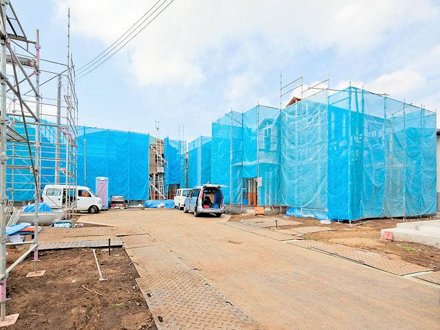 Local photos, including front road. Local (July 2013) Shooting