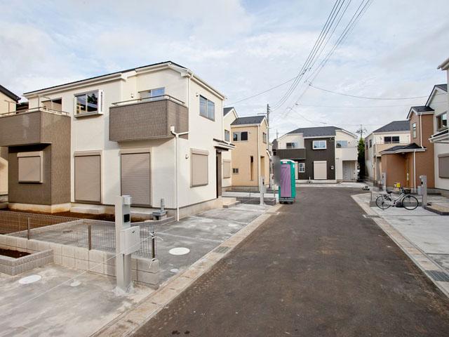 Local photos, including front road. Local (11 May 2013) Shooting