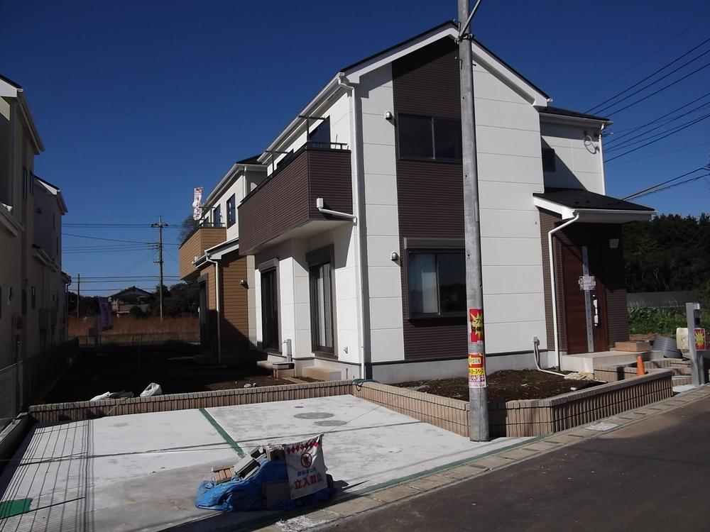 Local appearance photo. Building 2