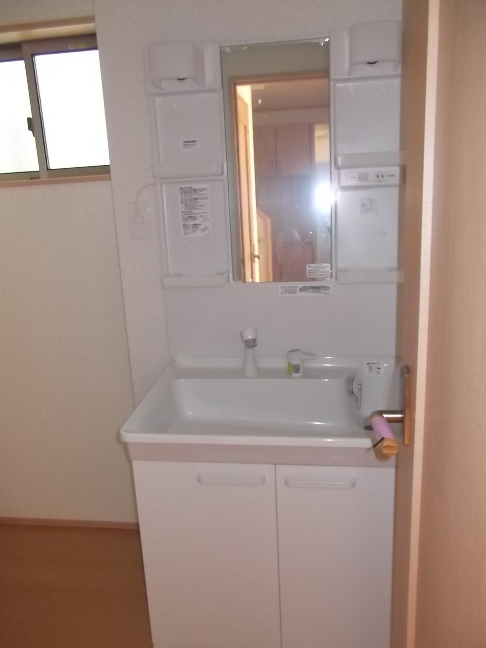 Wash basin, toilet. bathroom