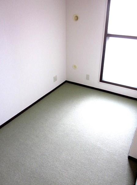 Non-living room. This Western-style also carpet Chokawa!