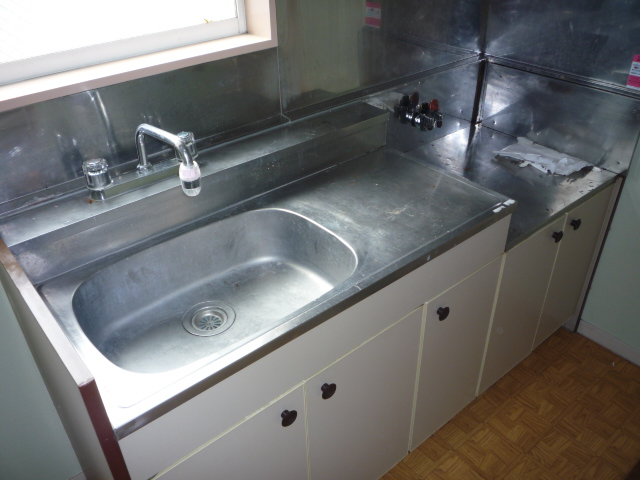 Kitchen. With window bright kitchen Two-burner stove installation Allowed With hot water supply