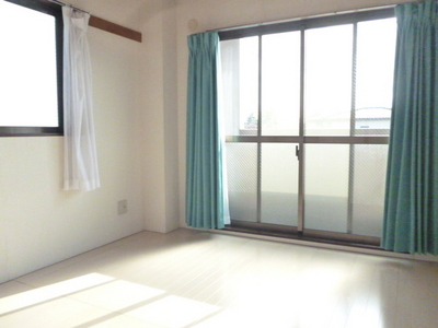 Living and room. Per day per two-sided lighting ・ Ventilation good Western-style