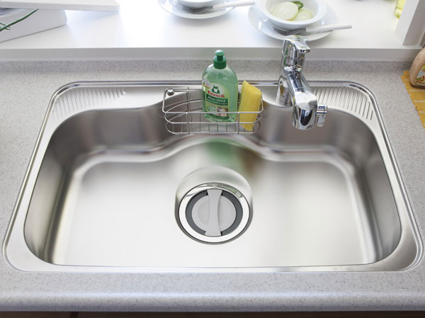 Kitchen.  [Quiet sink] By affixing the damping material to the sink bottom, To reduce the harsh sound of when the shower water and tableware hits the sink, Was consideration to such conversations reunion of families. Also established single-lever faucet with a built-in water purification cartridge.