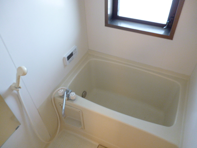 Bath. Window with ventilation good Popular add 焚給 hot water bathroom