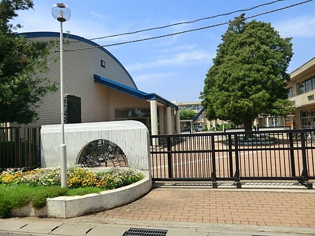 Primary school. Nagareyama 700m to stand Shinkawa elementary school