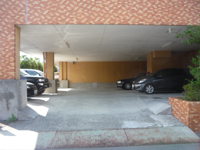 Parking lot. Covered parking ¥ 7,350-