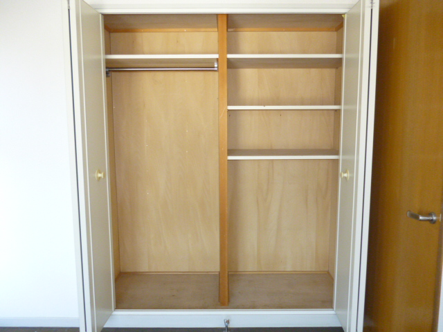 Receipt. Western style room Closet type with storage