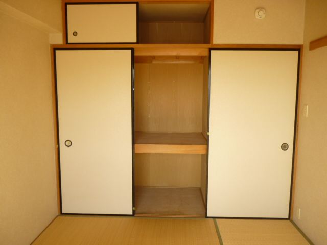 Other room space. Japanese-style room 6 quires Top with storage closet Yes Delivery after the tatami exchange