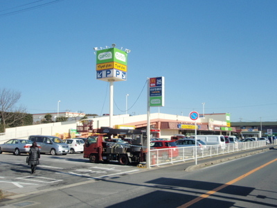 Supermarket. 700m to the Co-op (super)