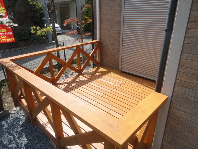 Other. ◆ We established the stylish wood deck to the south.