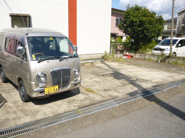 Parking lot. On-site parking ¥ 5,000-