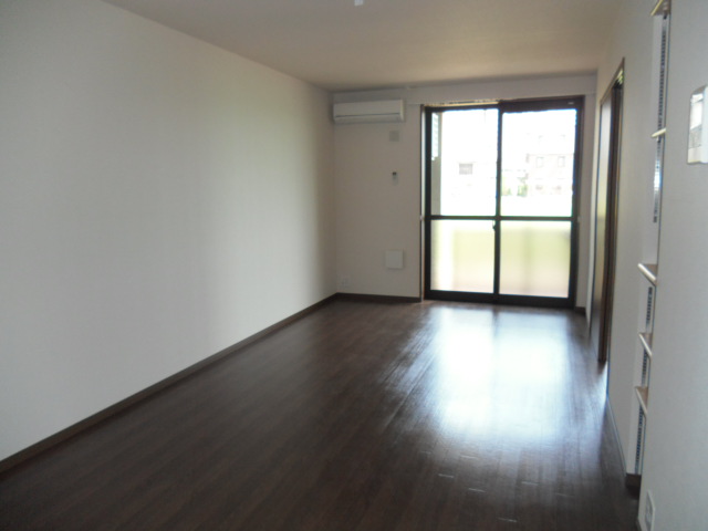 Living and room. Spacious LDK more than 15 Pledge