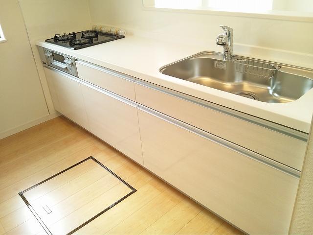Same specifications photo (kitchen). Same specifications All slide retractable kitchen. Faucet with water purifier. It is a kitchen that combines a sense of luxury and ease-of-use.