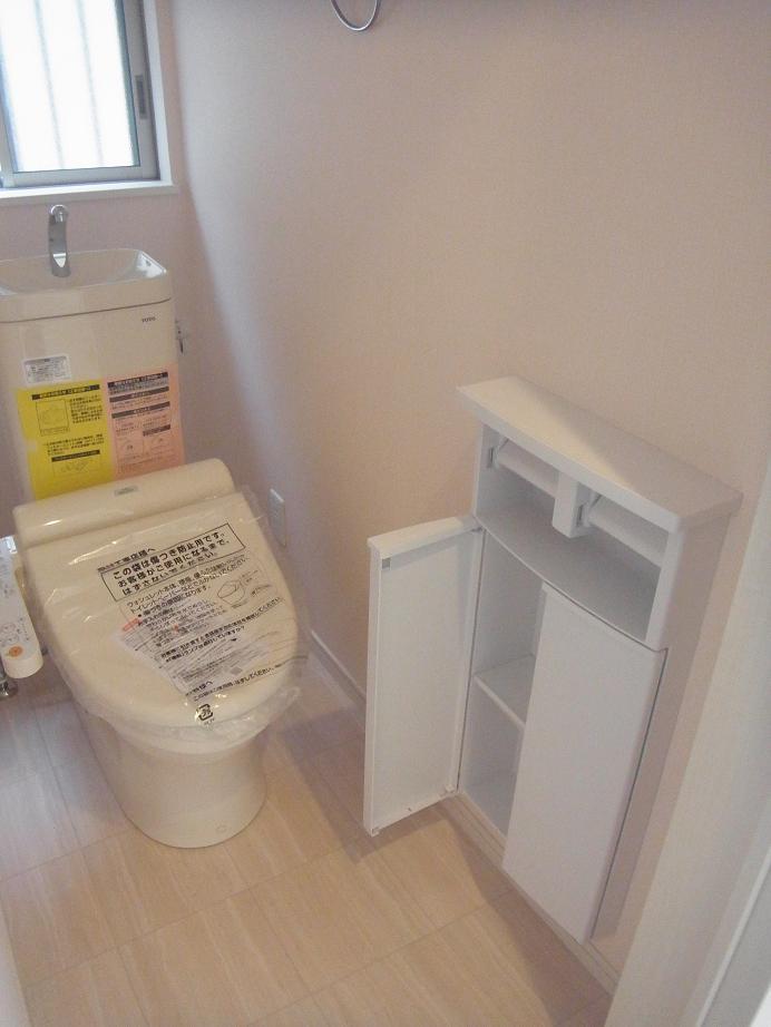 Toilet.  ・ Washlet toilet