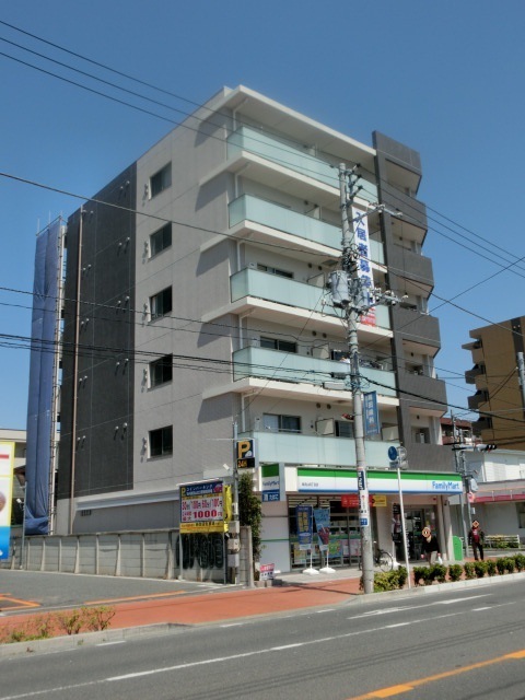 Building appearance. Minami Nagareyama 3-minute walk (240m)