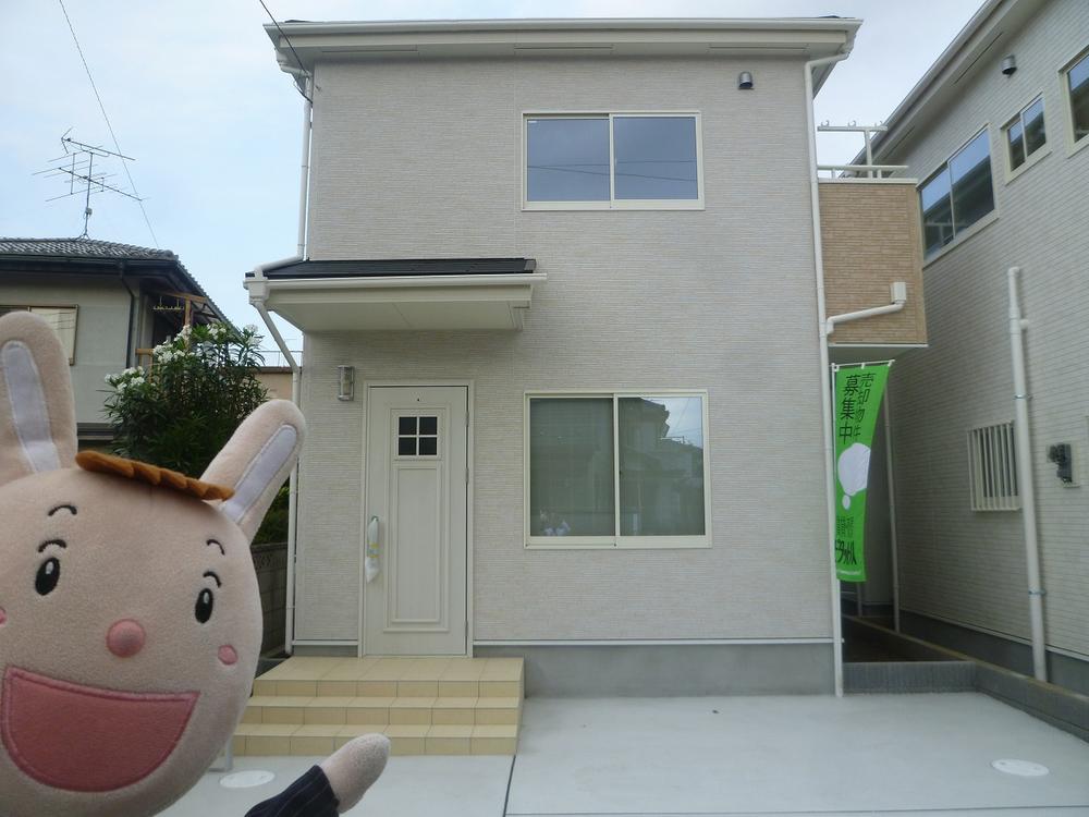 Local appearance photo. Local (July 2011) shooting