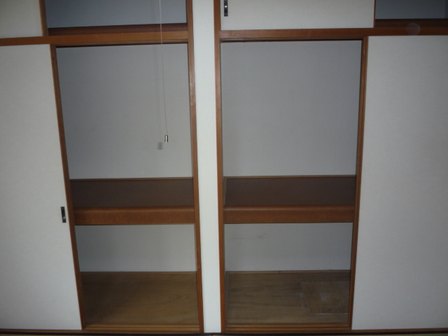 Receipt. Receipt  Large capacity storage 2 between the minute with upper closet