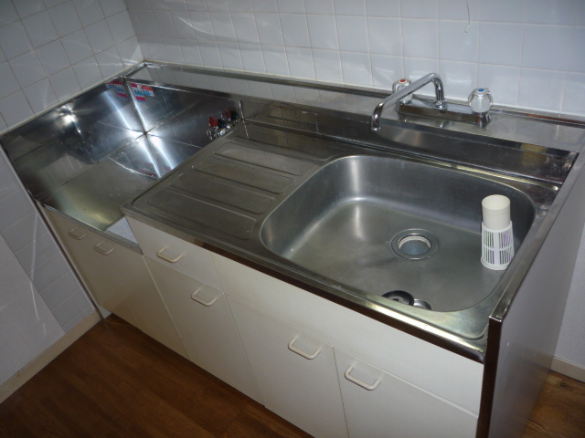 Kitchen. With hot water supply Two-burner stove installation Allowed Kitchen