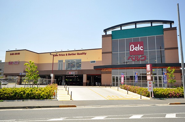 Supermarket. 843m until Berg Nagareyama Otaka of forest store (Super)