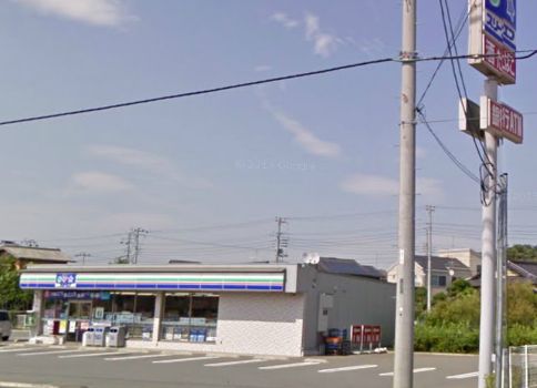 Convenience store. Three F Nagareyama Miwanoyama store up (convenience store) 500m