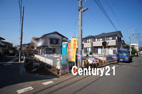 Local photos, including front road. 11 / 5 shooting Foundation