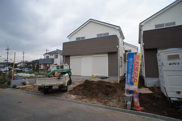 Local appearance photo. 13 Building