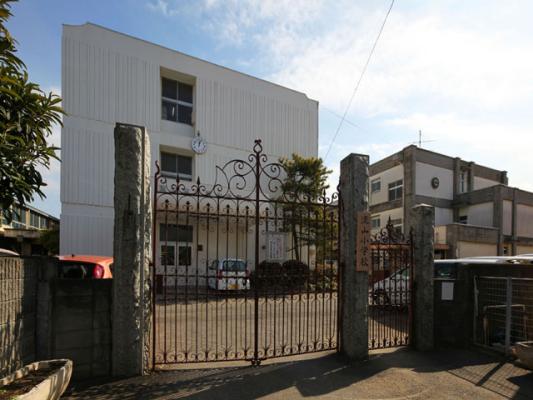 Primary school. 1048m to Nagareyama Municipal Nagareyama elementary school (elementary school)