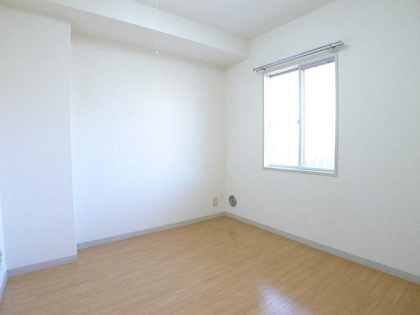 Other room space. Western-style 3.7 Pledge