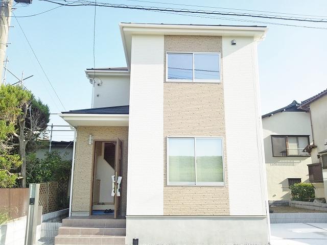 Local photos, including front road. Entrance will be locked with key card. We offer a variety of housing facilities. Please check have a look.