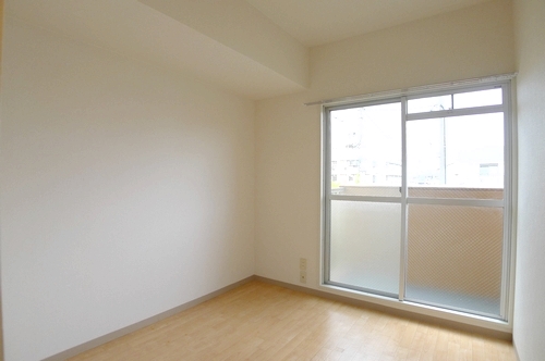 Other room space. Western-style on the north side! With happy balcony! It is a photograph of another room