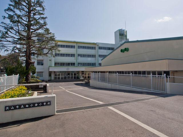 Primary school. Nagareyama Municipal Mukaikogane 150m up to elementary school