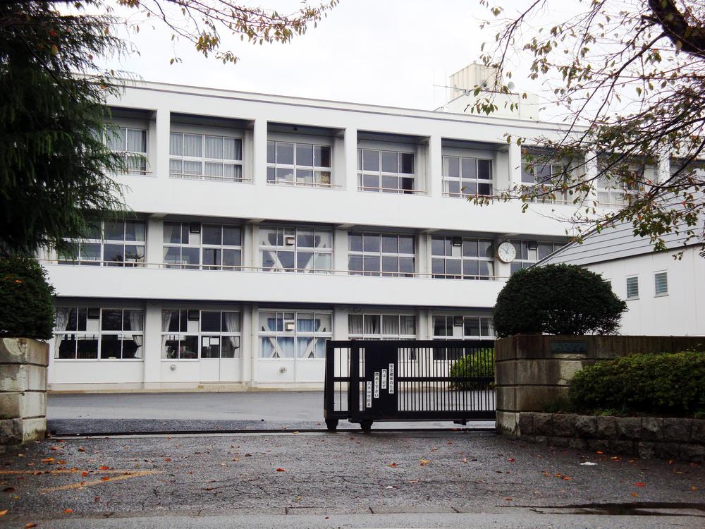 Junior high school. Yagi junior high school About 1980m