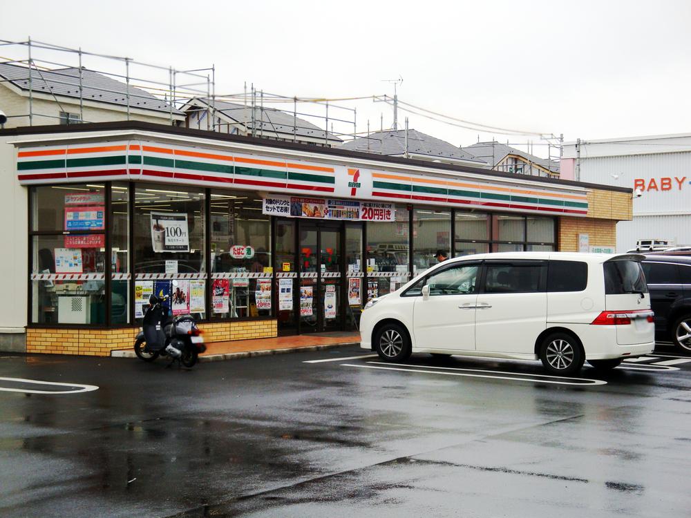 Convenience store. Seven-Eleven About 350m