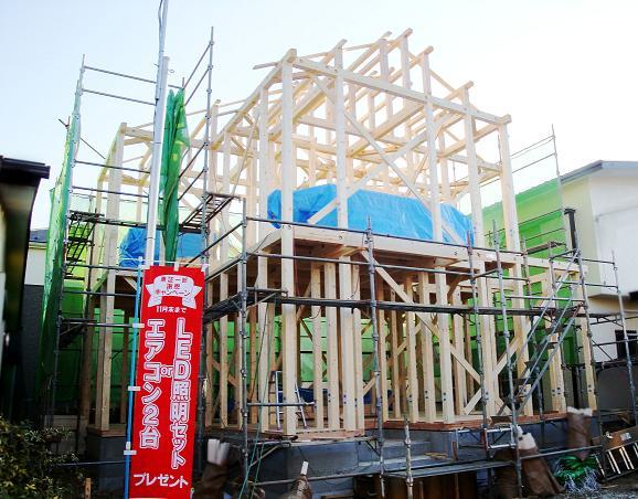 Local appearance photo. Local (11 May 2013) Shooting