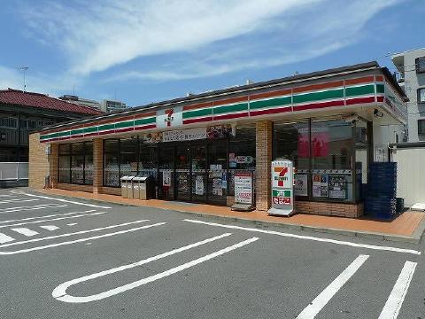 Convenience store. 195m to Seven-Eleven (convenience store)