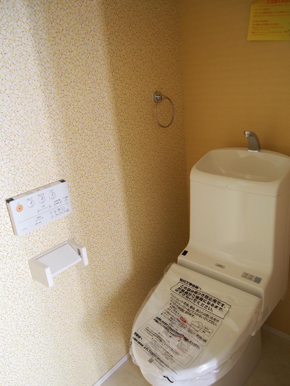 Toilet. Indoor (12 May 2013) Shooting