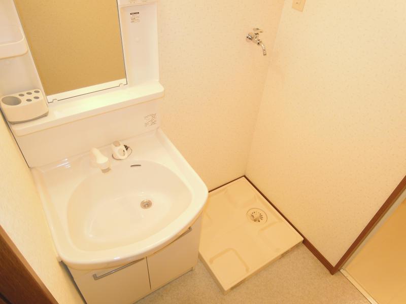 Washroom. Independent wash basin ・ Indoor Laundry Storage