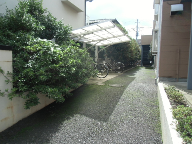 Other. It is with bicycle parking lot !!