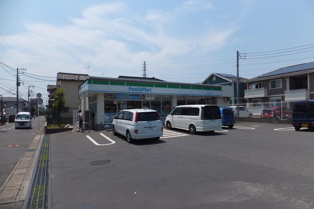 Convenience store. 745m to FamilyMart Matsudo Oganedaira shop