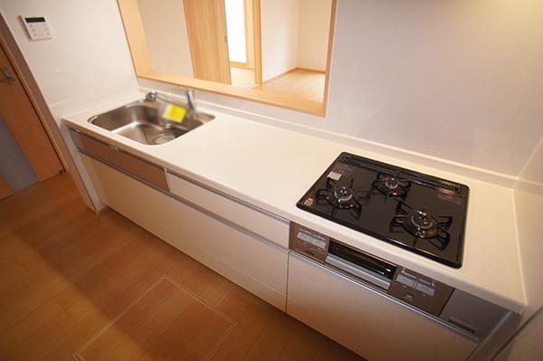 Kitchen. Face-to-face kitchen where you can enjoy a conversation with your family, even while cooking