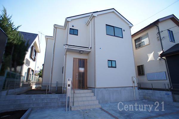 Local appearance photo. Sunny space shine in a bright light from the south