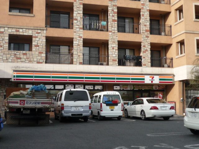 Convenience store. 2300m to Seven-Eleven (convenience store)