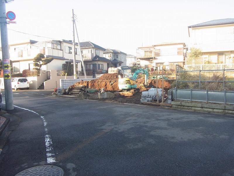 Local photos, including front road. Local (12 May 2013) Shooting