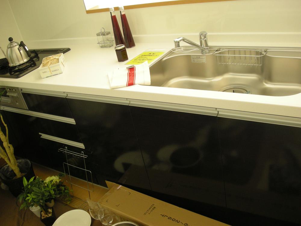 Kitchen. Indoor (11 May 2013) Shooting